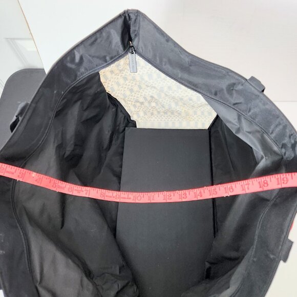 Estee Lauder Large Black and White Weekender Bag - Picture 5 of 12